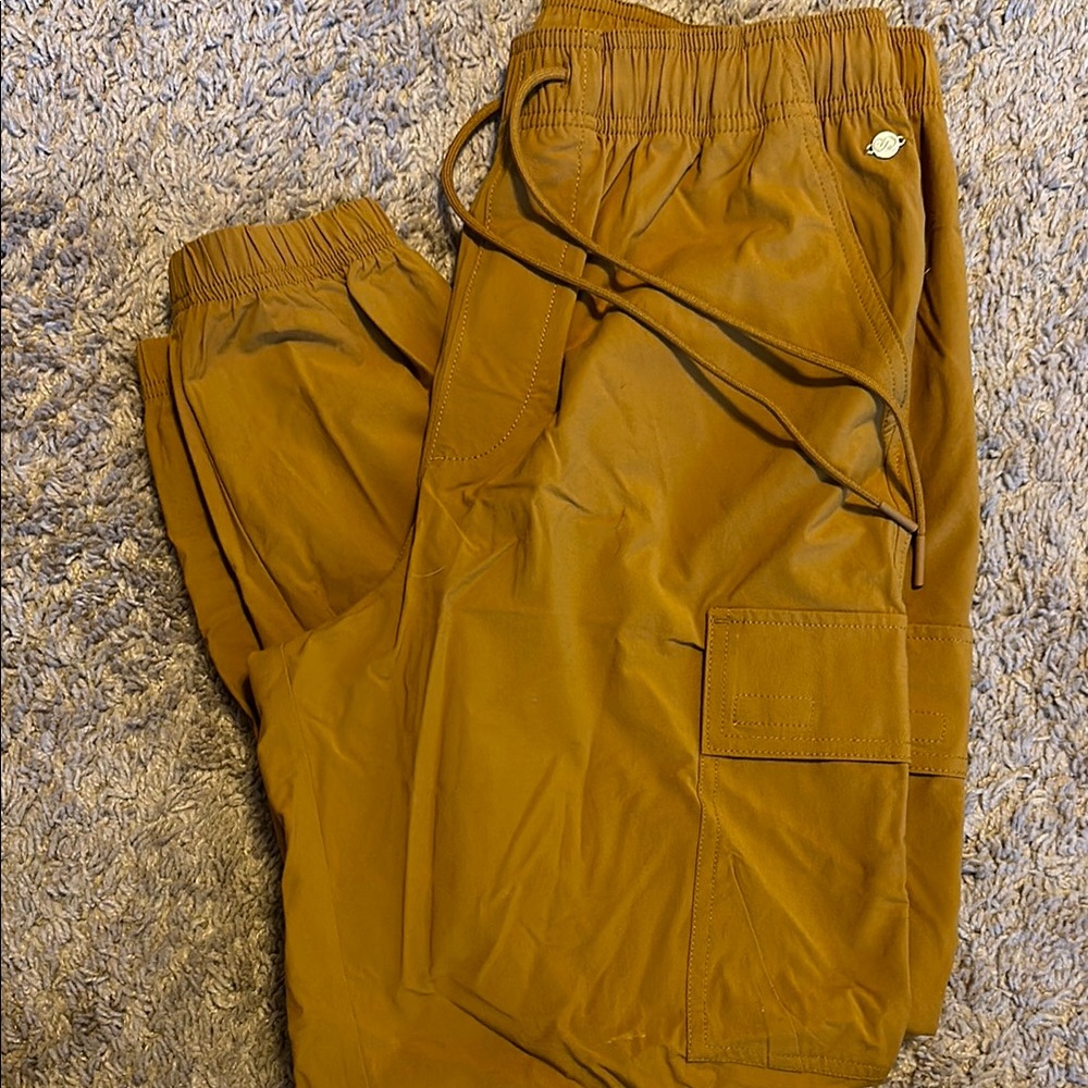 Small women’s jogger